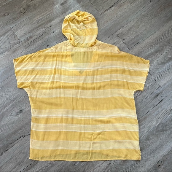 O’Neill Beach Coverup​ - Picture 2 of 4